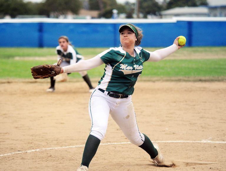 Mar Vista slams Chula Vista, remains in race for softball title