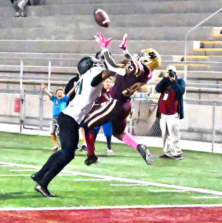 Jaguars muzzle Huskies, 27-17, to extend win streak to four games