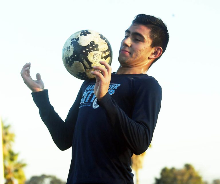 Trojans kick off Mesa League play with 2-0 start