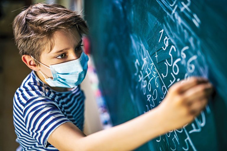 Governor presents  outlook for schools