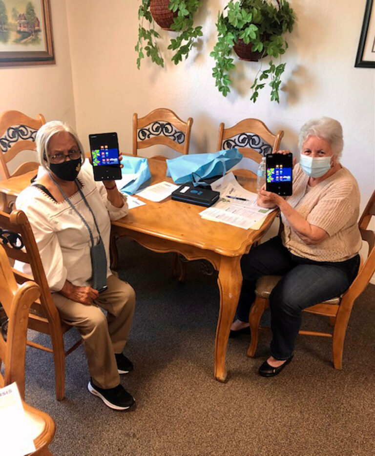 Volunteer program bridges technology gap