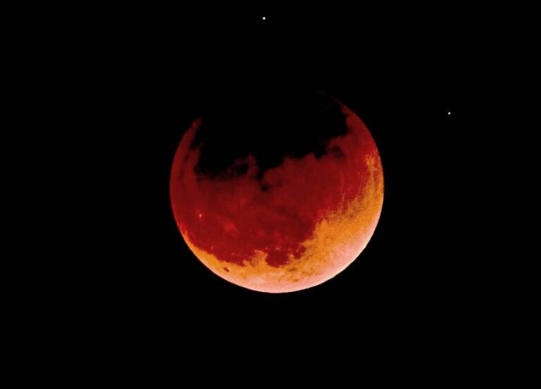 Sky show: Blood Moon rising