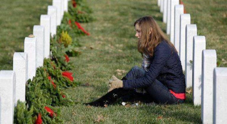 Holiday wreaths pay tribute to veterans’ memories