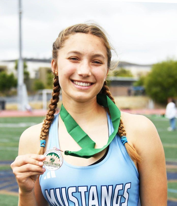 web.cover.Claire-medal_1604GHJ