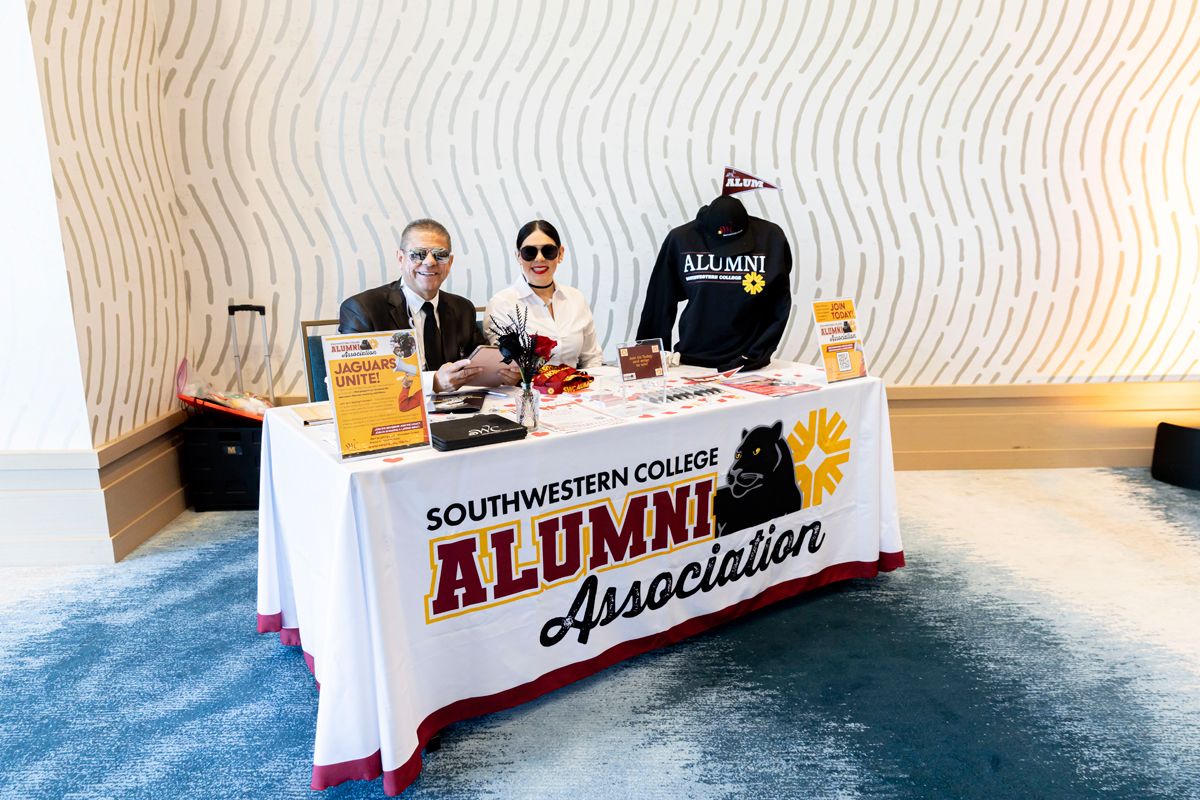 College alumni group makes plans to mingle all the way
