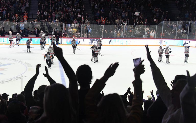 Epic win catapults Gulls past first place Reign