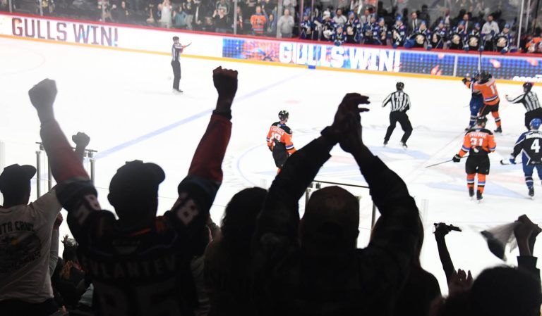 Gulls earn key series split with high-flying Eagles