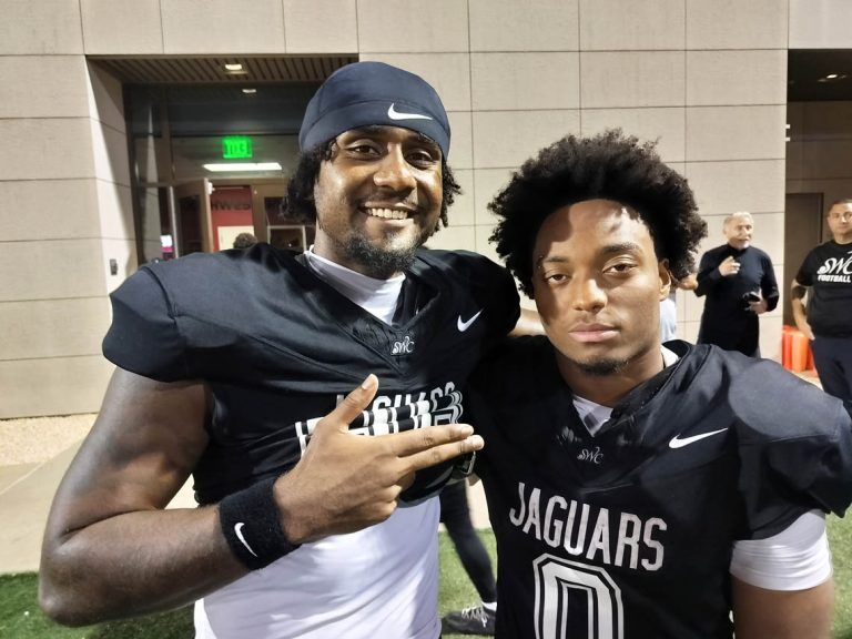 Jaguars eclipse Comets, 24-10, in rare Thursday night community college gridiron encounter